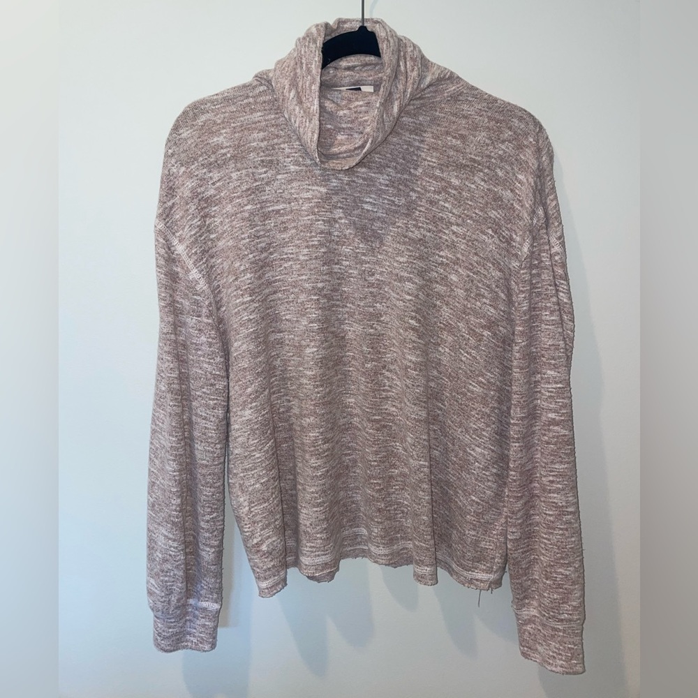 Cowl turtleneck with dusty rose and cream design